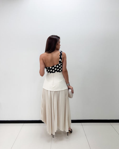 ASYMMETRIC PLEATED SKIRT