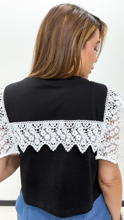 BLACK-WHITE CROCHET DETAILS TOP